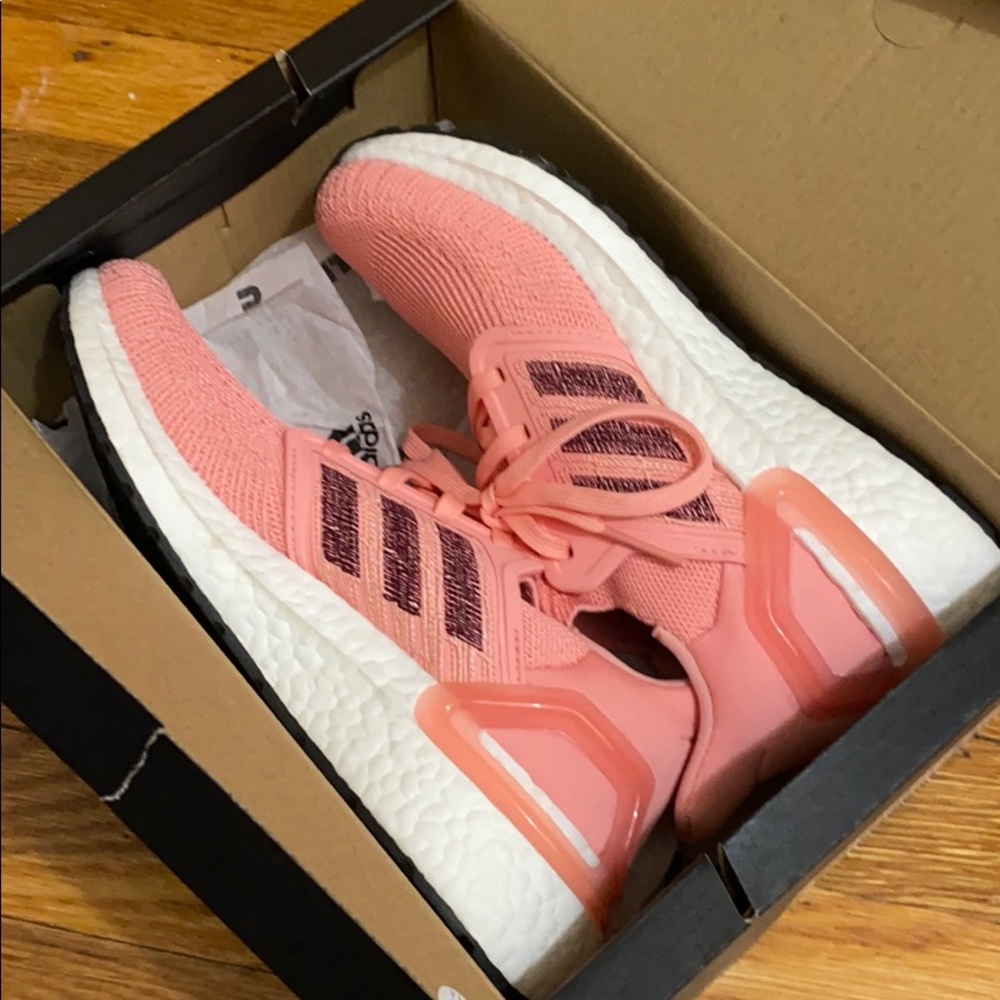 WOMENS ADIDAS ULTRABOOST 20 SIZE 6
